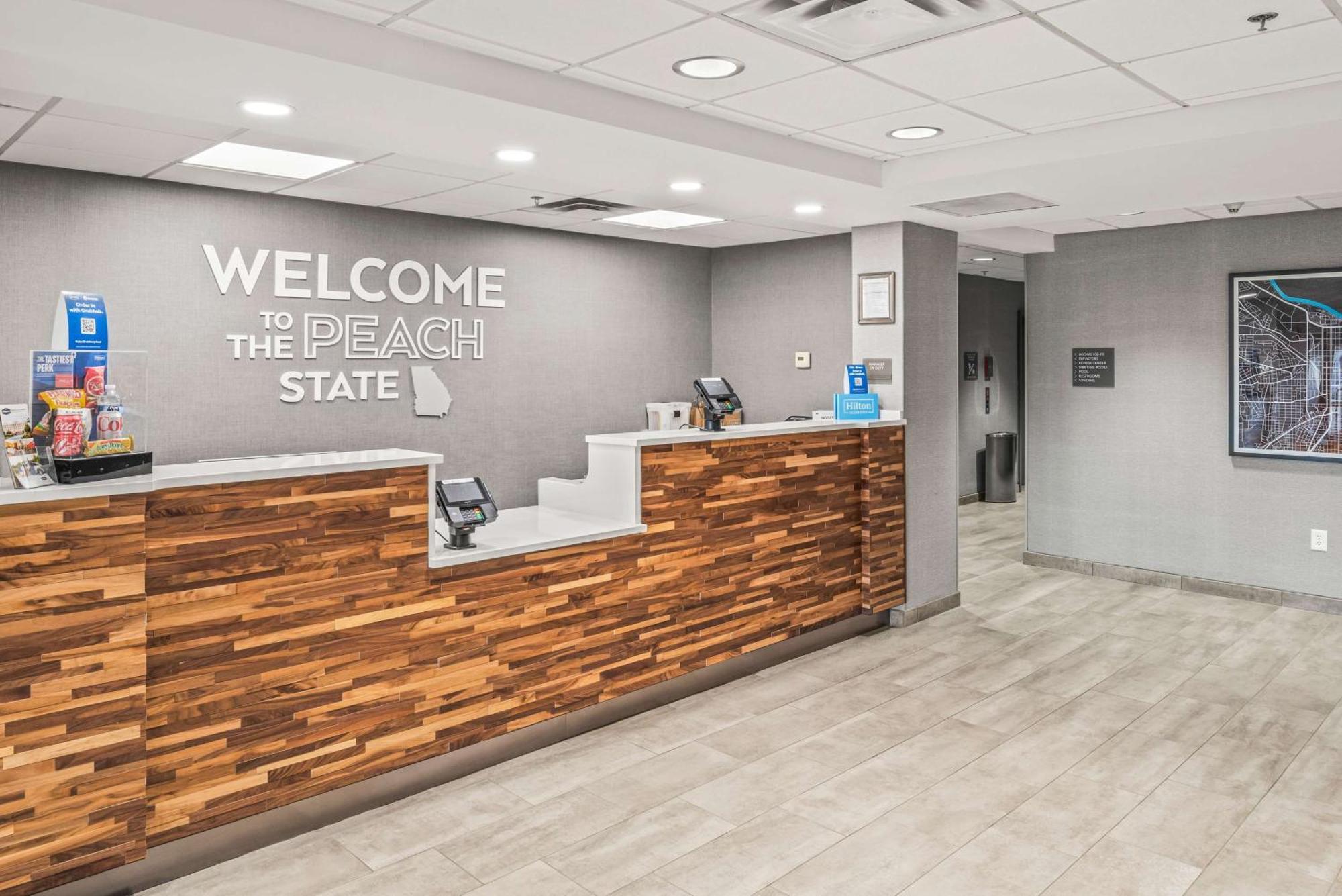 Hampton Inn Columbus-North Exterior photo